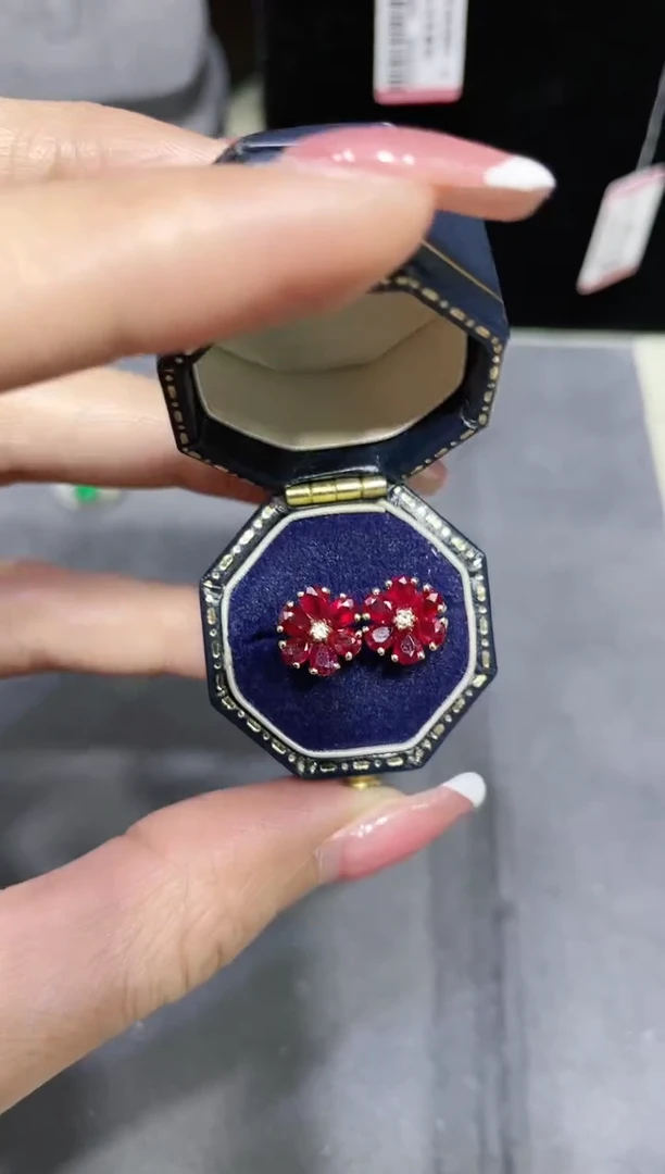 18K金镶嵌红宝石耳饰花朵款 K玫