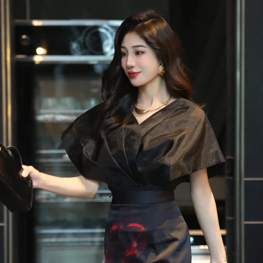 MD进进原创【一见钟情】2025夏季尚百搭气质小众简约显瘦轻奢上衣