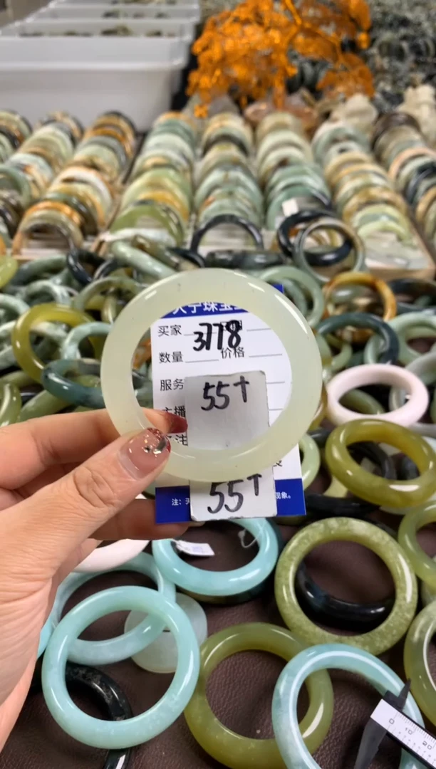 【闪购商品】蛇纹石玉手镯未镶嵌3778