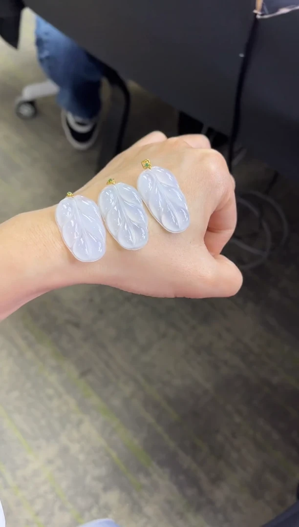 【闪购商品】翡翠颈饰18K金镶嵌D229多样性发一件/配绳子