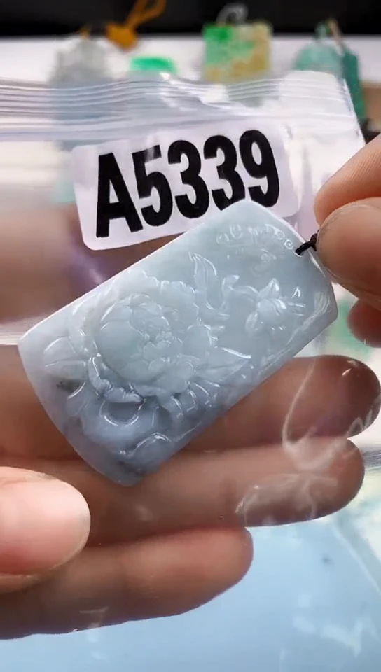 翡翠未镶嵌颈饰天然翡翠吊坠挂件