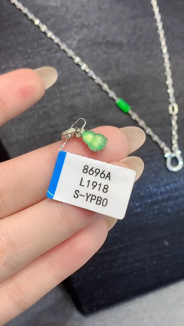 吊坠(不含链)18K金镶嵌翡翠L多样性发其一
