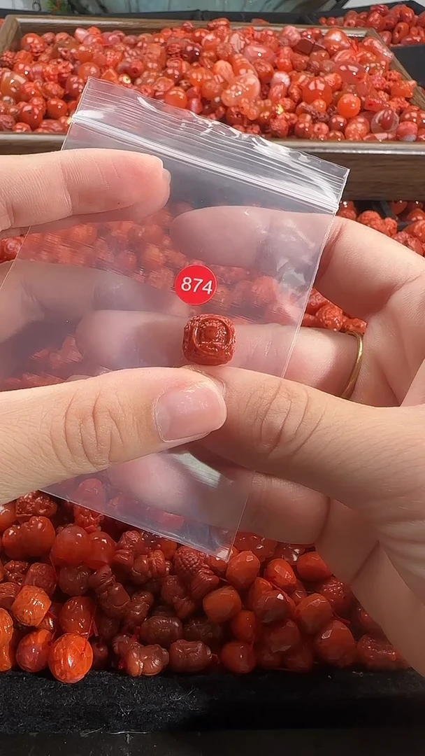 颈饰未镶嵌南红玛瑙1