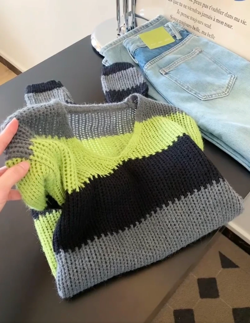 2025秋季韩休闲时尚百搭宽松拼色松弛慵懒撞色v领宽条纹套头毛衣