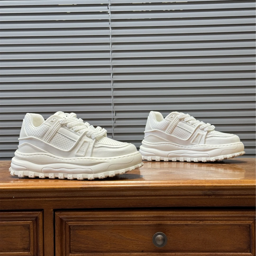 2025秋季新款时尚百搭潮流轻奢高端时尚耐磨休闲男鞋（标准码数）