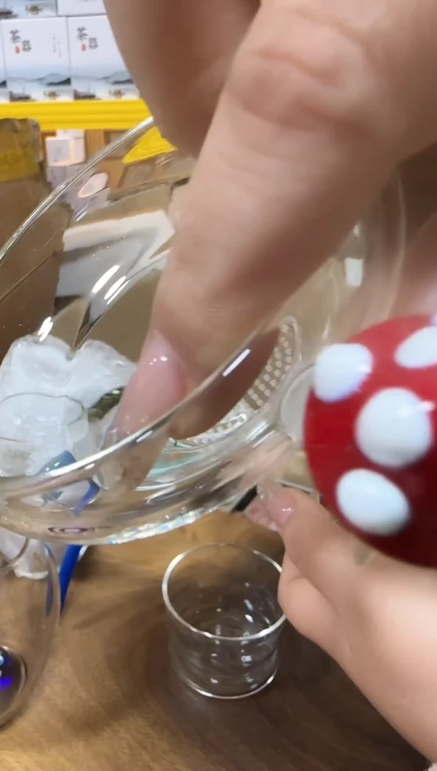 【闪购商品】红色蘑菇茶漏激光