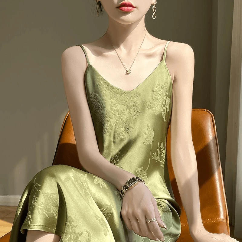 纯色蝴蝶吊带连衣裙提花新款过膝显瘦高级感打底外穿长裙8505