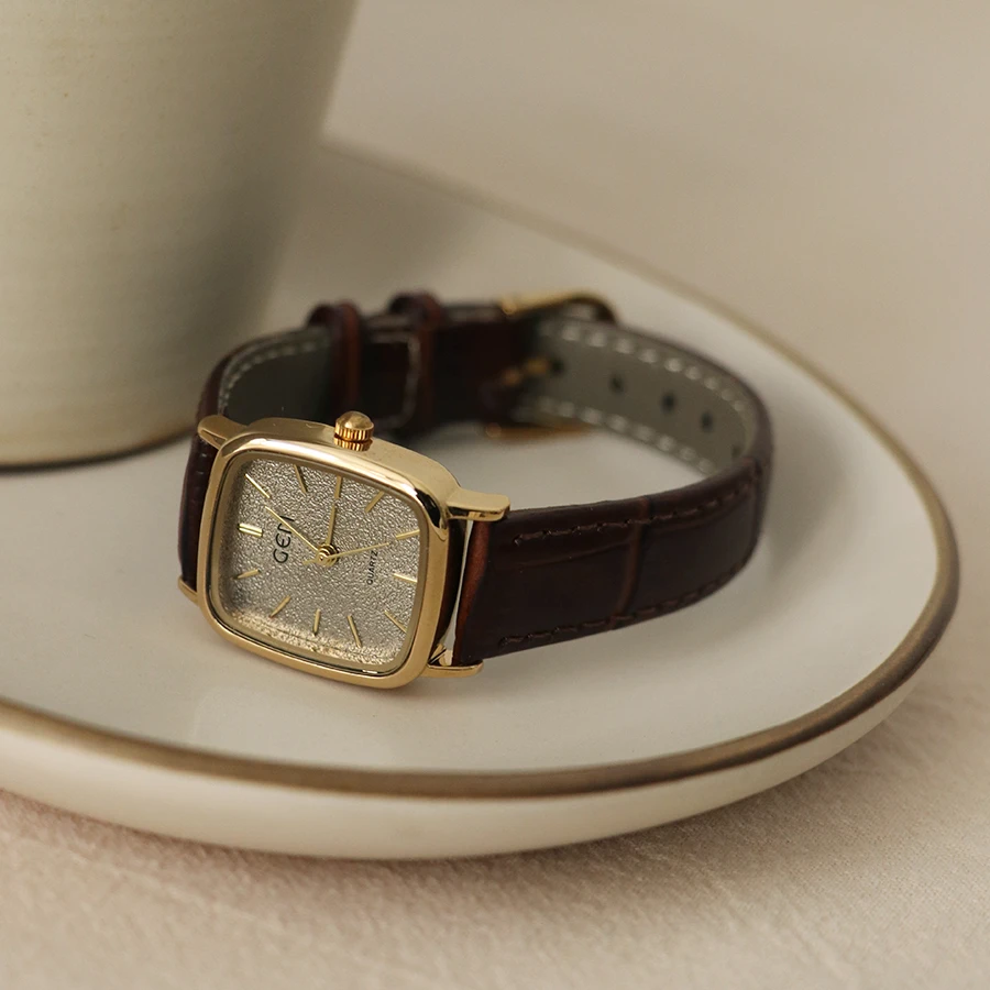 鹿娜Rune小众高级感真皮时尚防水大气女士石英ins手表腕表轻奢
