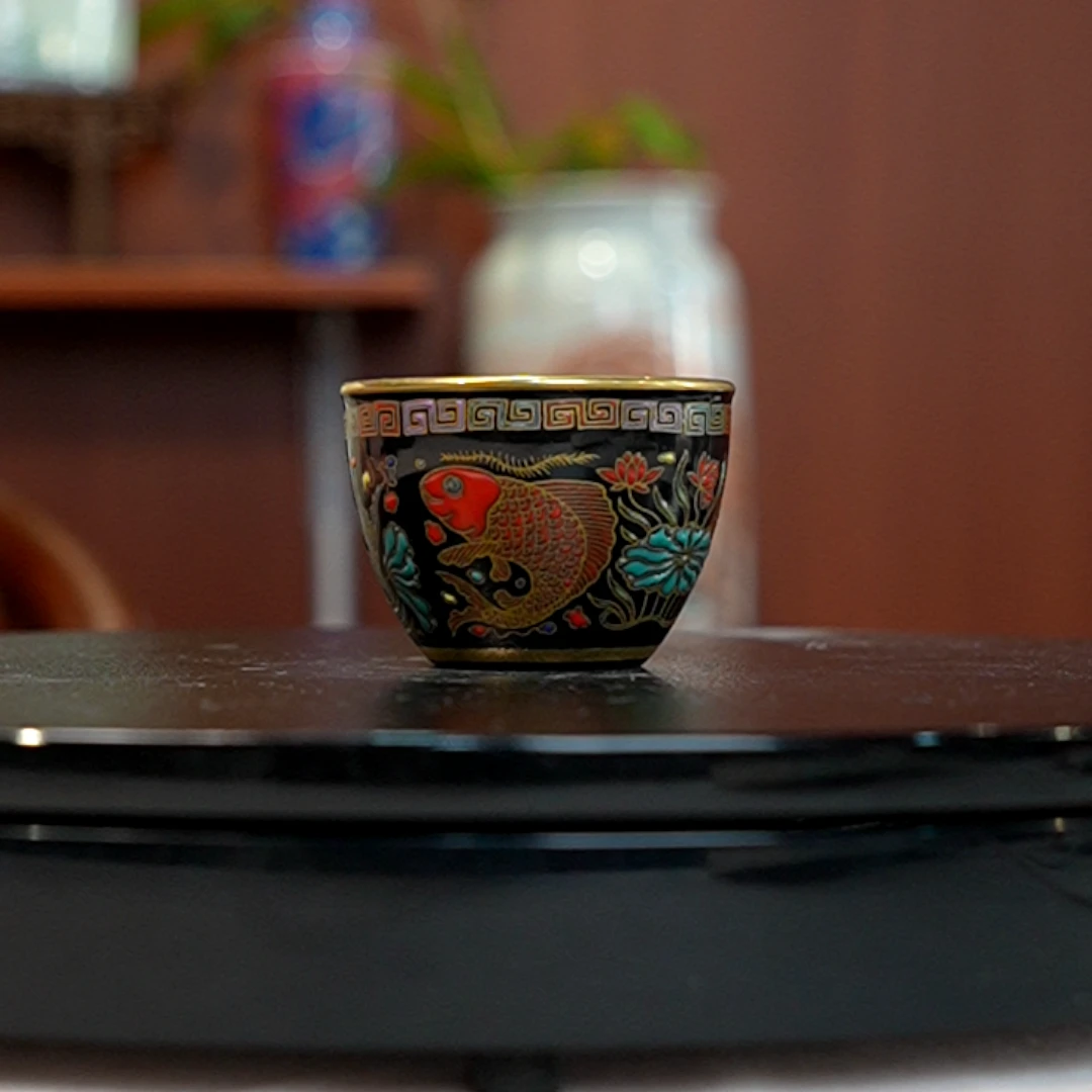 1.2/N100300/01137/黑地珐琅红釉描金鱼澡纹缸杯/70cc