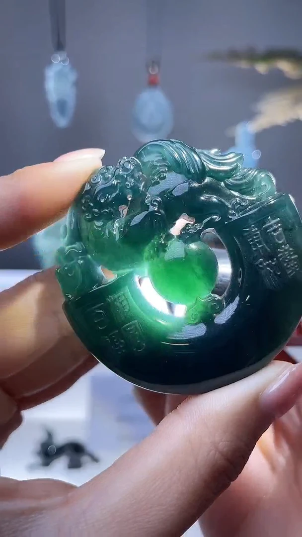 颈饰未镶嵌翡翠挂件