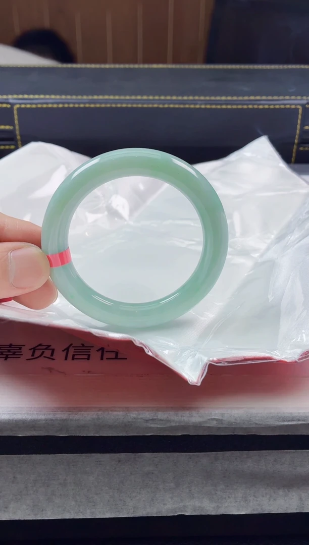 翡翠手镯未镶嵌纯天然A货翡翠手镯