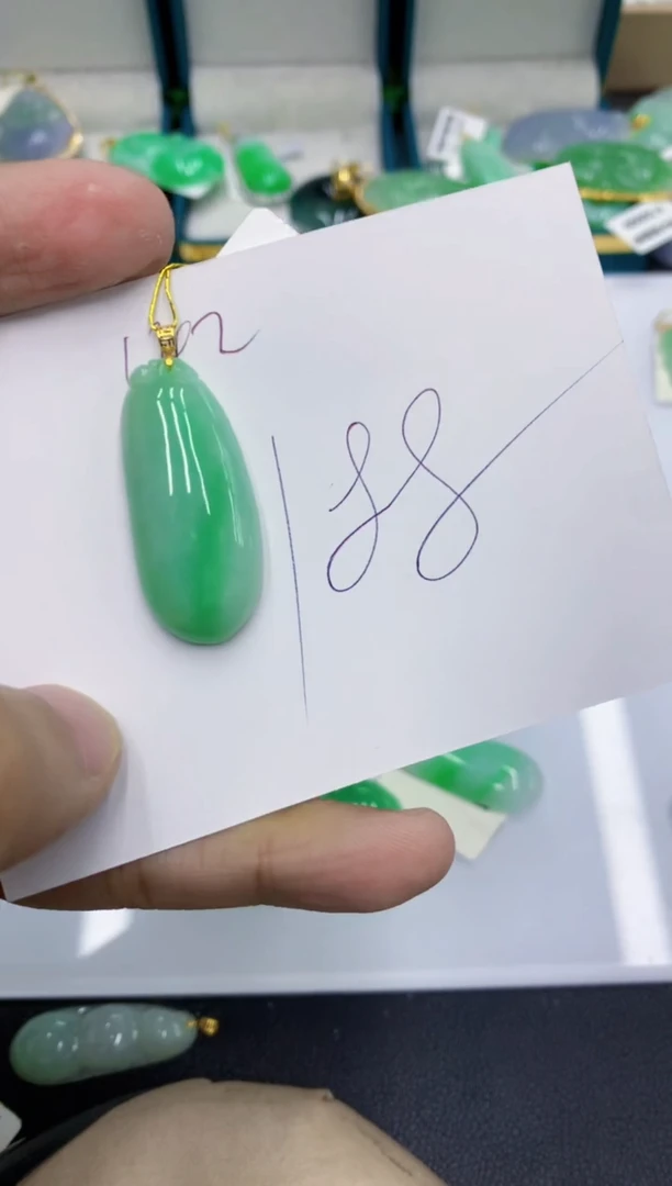 颈饰18K金镶嵌翡翠翡翠