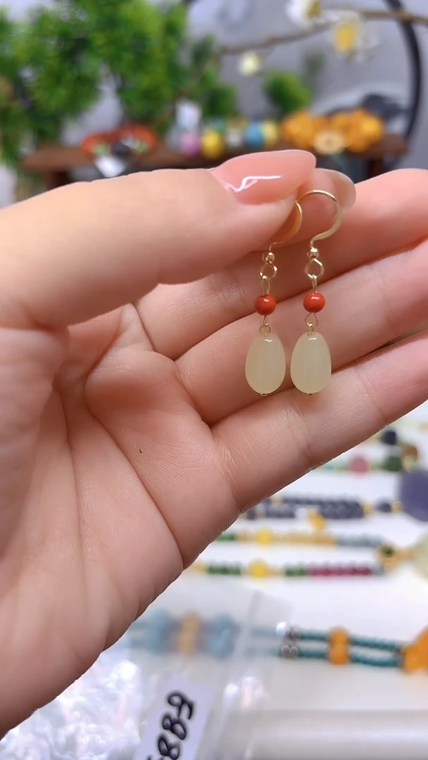 14K金镶嵌和田玉耳饰E883