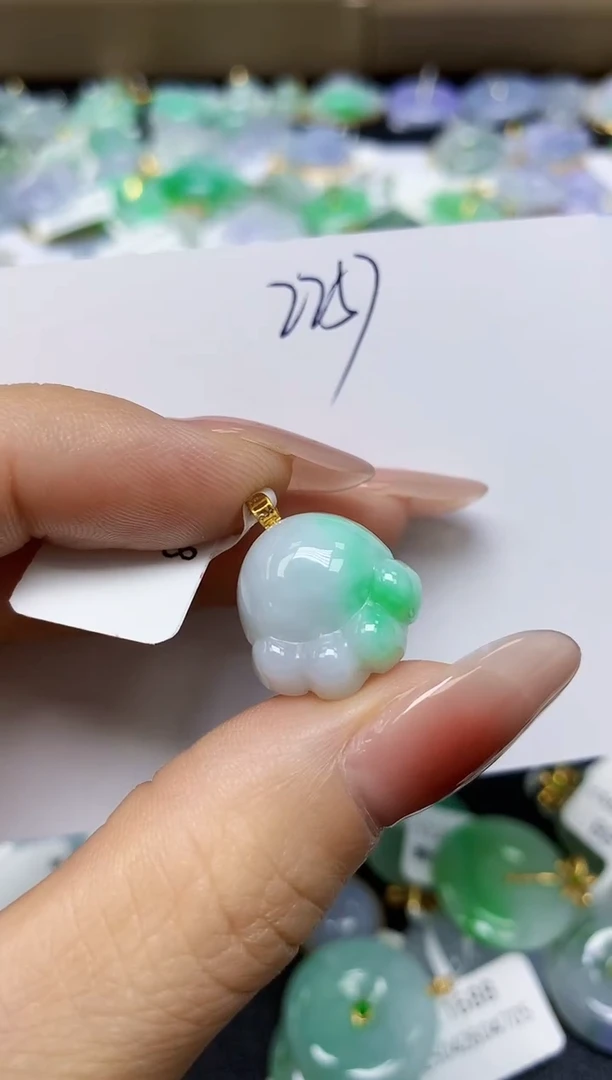 翡翠18K金镶嵌颈饰 天然缅甸翡翠A货