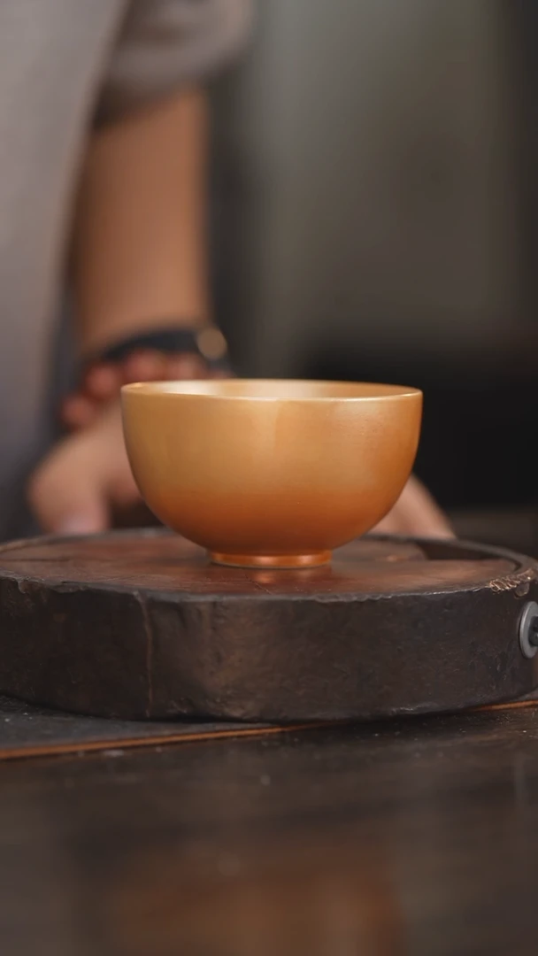 【闪购商品】杯75柴房陶瓷柴烧 金色普洱杯