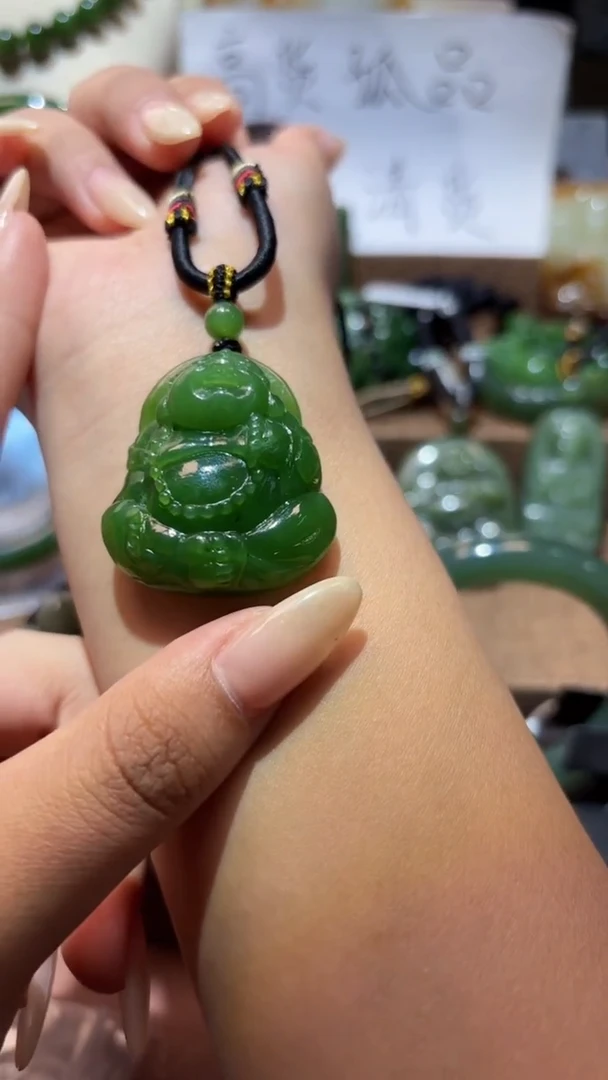 颈饰未镶嵌和田玉（碧玉）1