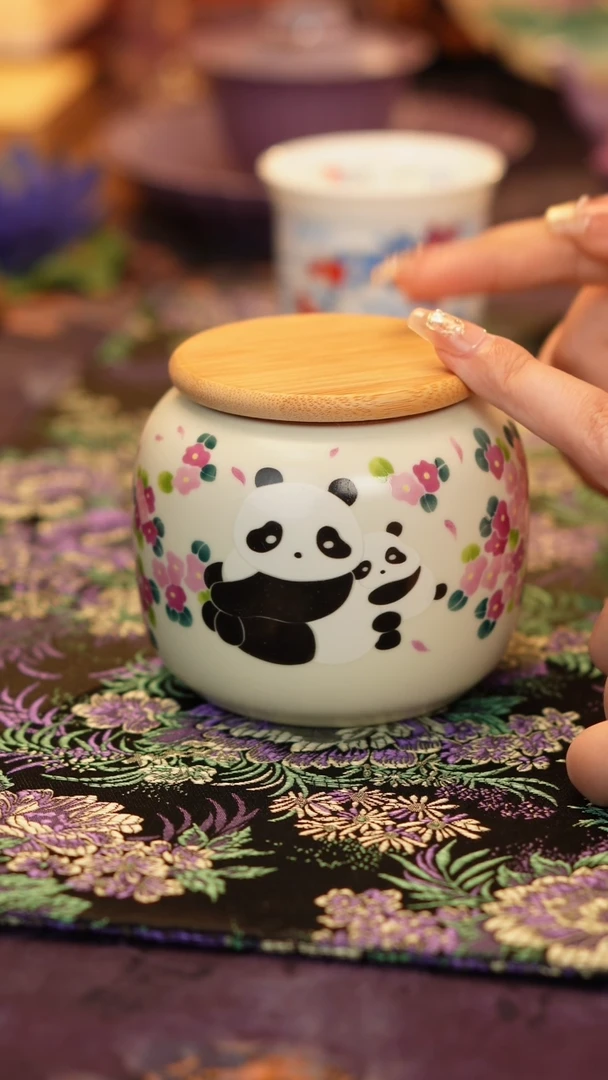 猪油冻熊猫茶叶罐····