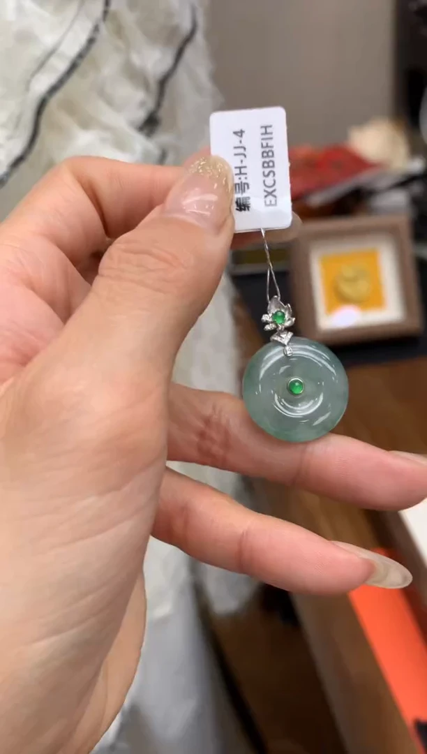 【闪购商品】翡翠颈饰18K金镶嵌平安扣