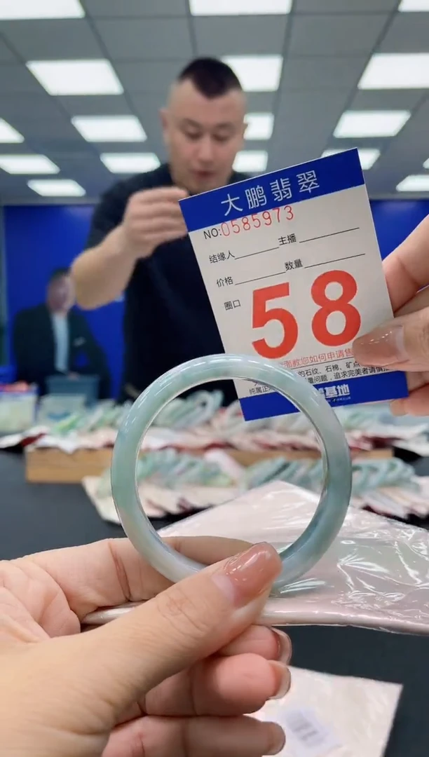 翡翠手镯未镶嵌AAAAAAAAA