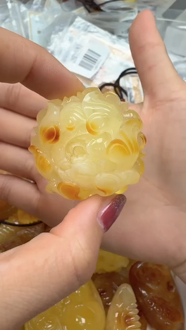 裸石琥珀未镶嵌如图