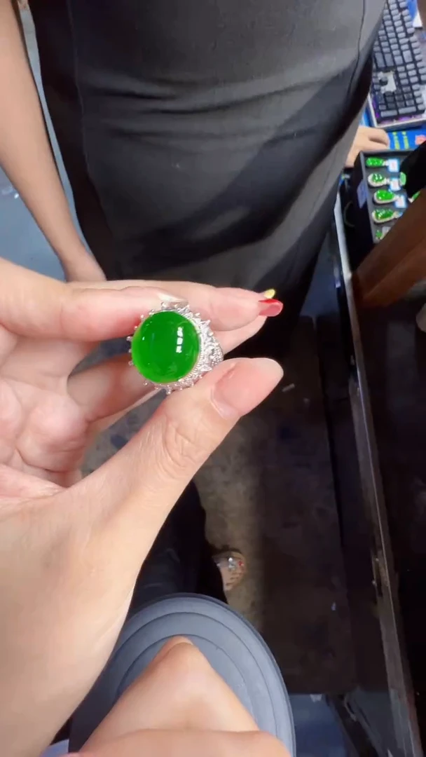 未镶嵌定制翡翠翡翠A货有轻微色差属于正常现象，蛋面多样性发货1