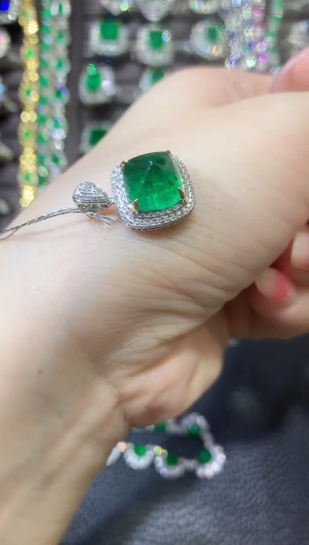 【闪购商品】祖母绿吊坠18K金镶嵌C20