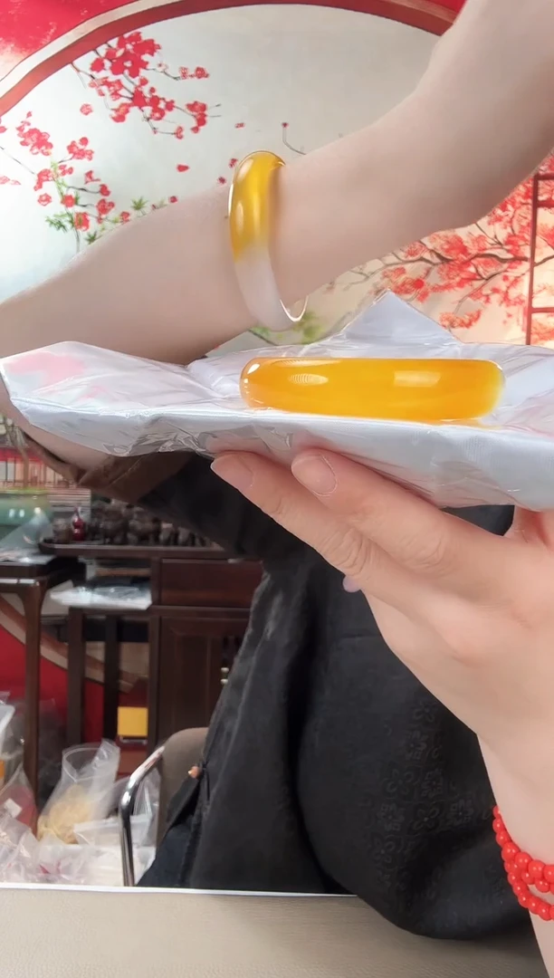 圣吉推荐款黄白俏色手镯
