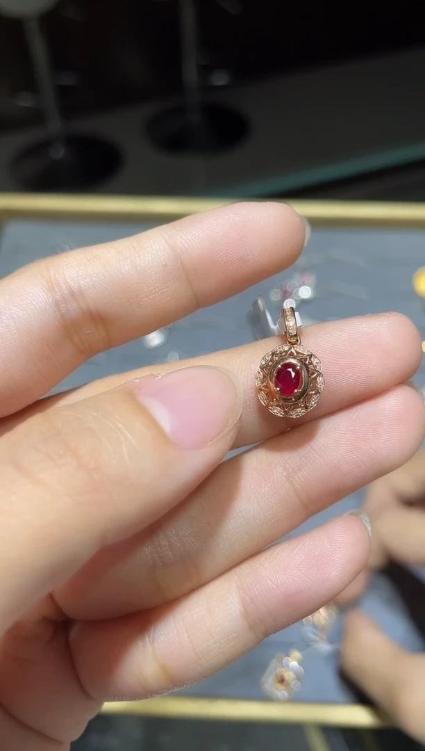 吊坠(不含链)18K金镶嵌红宝石1