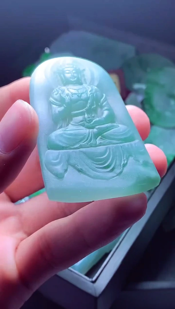 未镶嵌定制翡翠盼?翡翠毛货定制