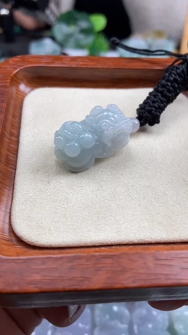 颈饰未镶嵌翡翠多人貔貅