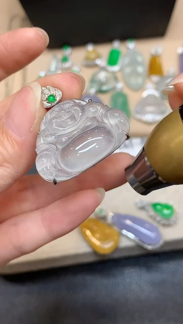 颈饰18K金镶嵌翡翠佛公【无服务费