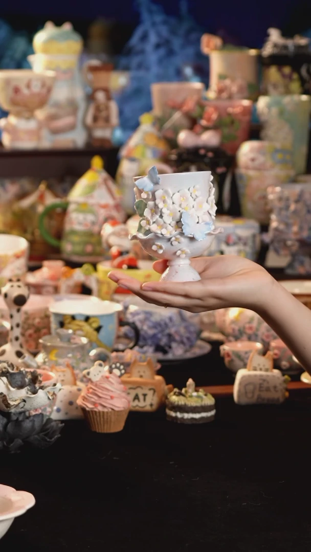 摆件陶景德镇釉下彩手绘设计师款陶瓷