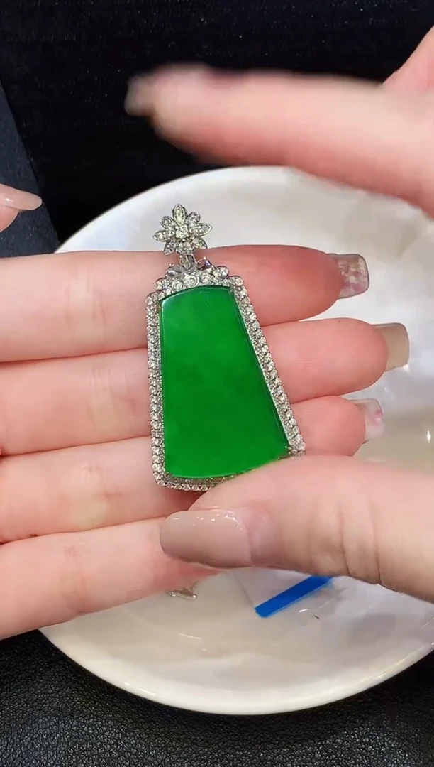 吊坠(不含链)18K金镶嵌翡翠LYH多样性发其一