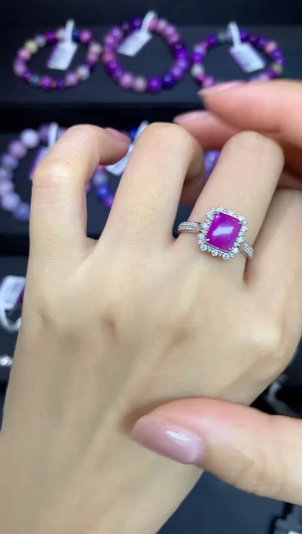 18K金镶嵌苏纪石（舒俱来），戒指