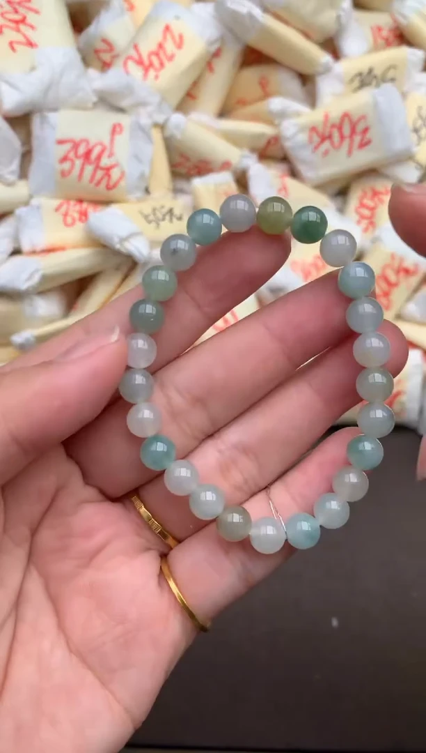 翡翠挂件未镶嵌 —