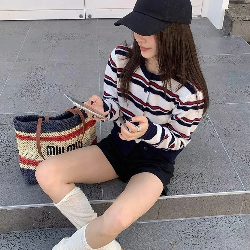 撞色条纹针织开衫女秋冬季新款慵懒风显瘦短款毛衣外套百搭上衣