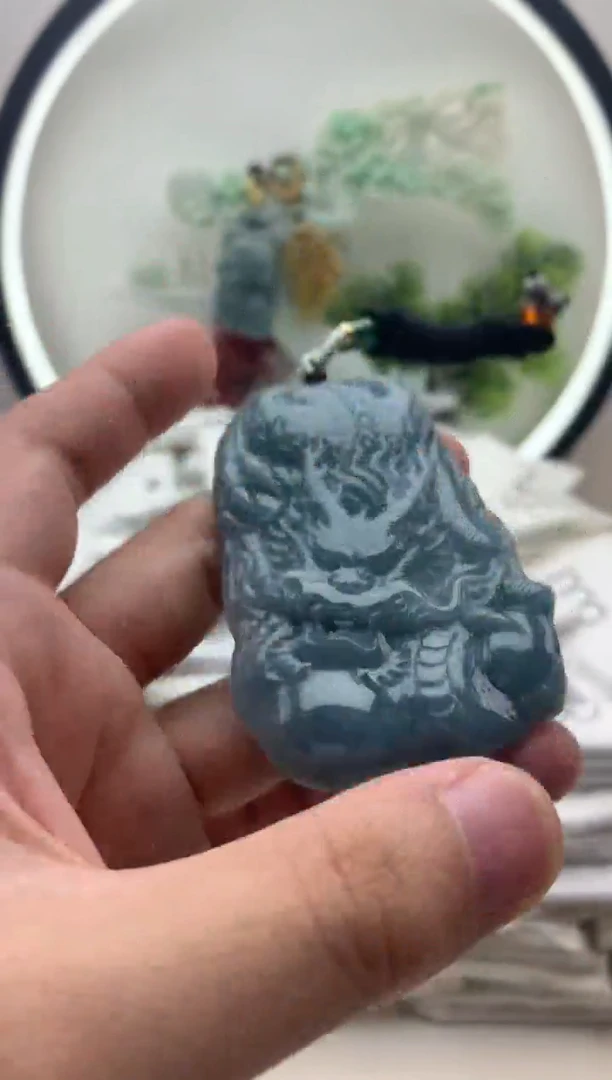 颈饰未镶嵌翡翠龙牌