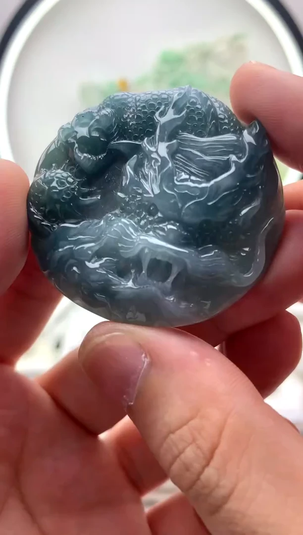 翡翠未镶嵌颈饰九龙牌