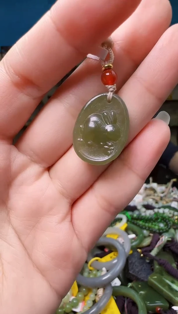 颈饰未镶嵌和田玉1