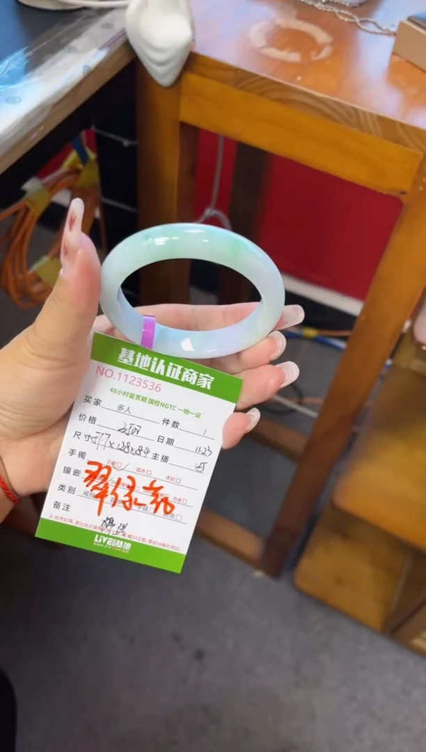 未镶嵌手镯翡翠多人