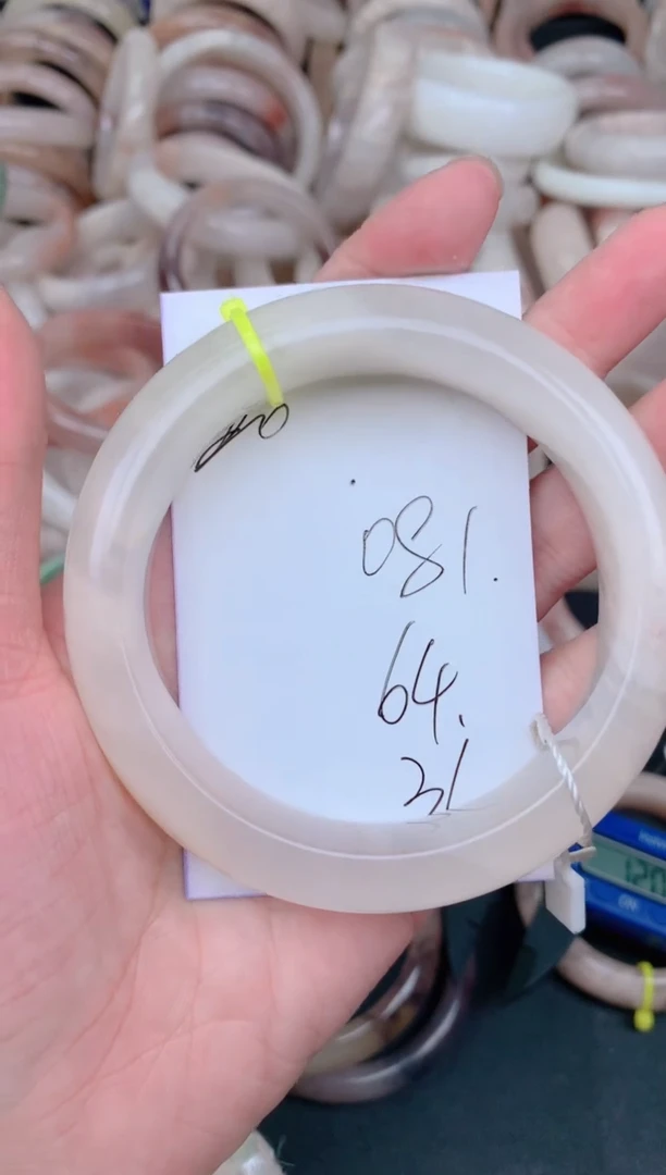 未镶嵌手镯石英质玉081