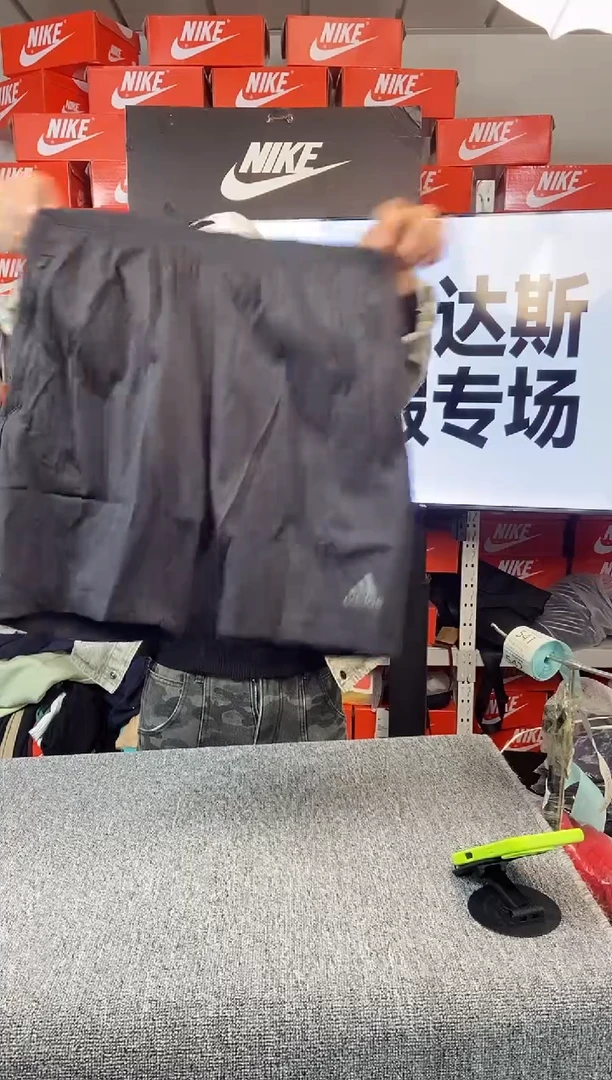 530编码 阿迪达斯 全新无暇 尺码175L 直播间过款为准