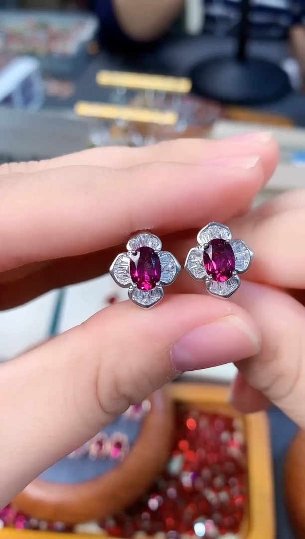 【闪购商品】石榴石耳钉银S925镶嵌天然镁铝