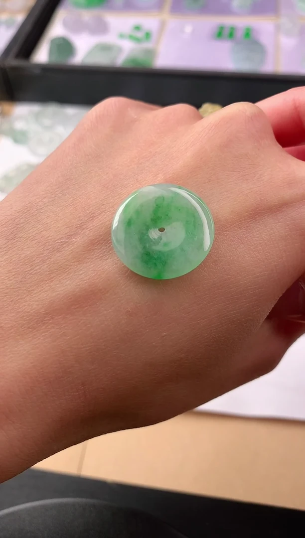 【闪购商品】翡翠颈饰未镶嵌翡翠A货飘绿平安扣