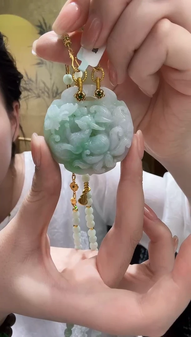 颈饰未镶嵌翡翠吊坠