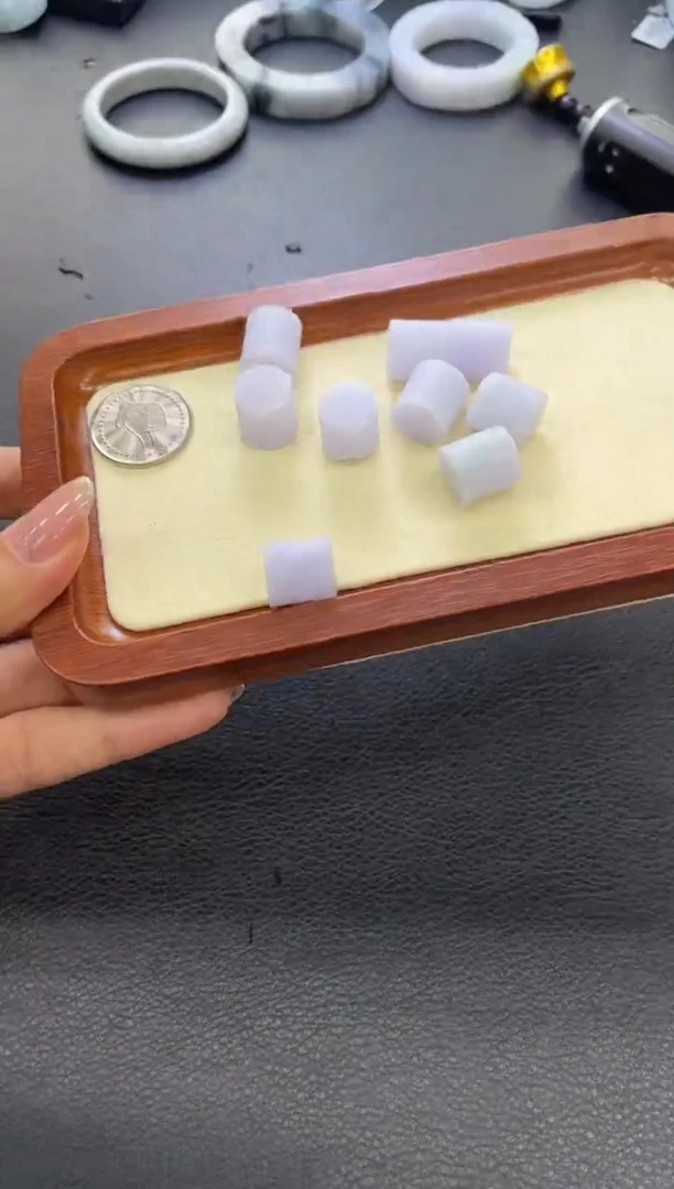 【闪购商品】定制翡翠未镶嵌雕刻珠子 多样性发一件