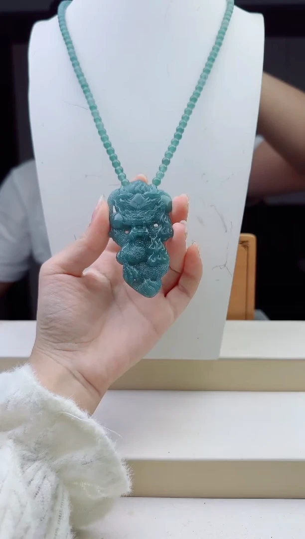 颈饰未镶嵌翡翠多样性发其中一