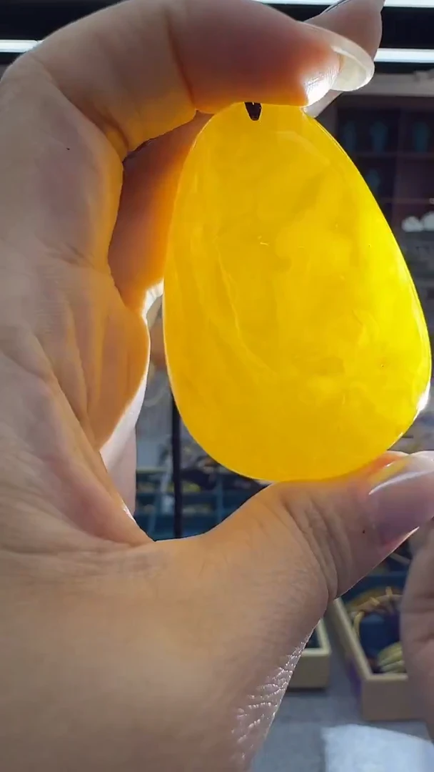 琥珀颈饰未镶嵌267秒拍号 假一罚三