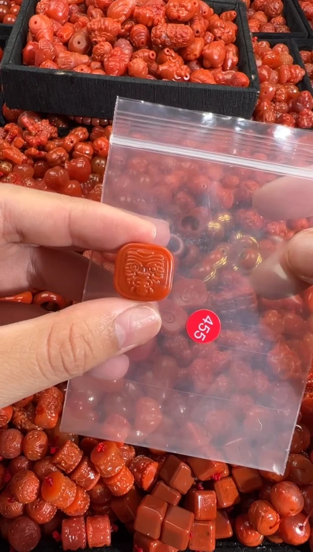 南红玛瑙未镶嵌颈饰1
