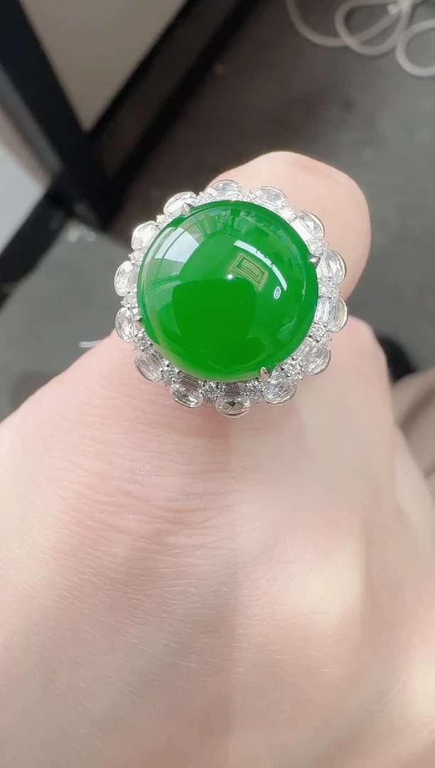 18K金镶嵌戒指翡翠寄售回流，24小时鉴赏期